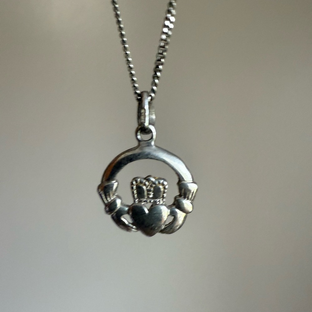 Silver Claddagh Pendant Necklace